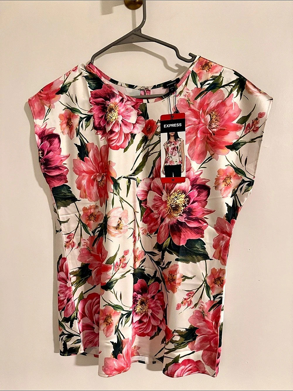 Express Floral Short Sleeve Blouse in Pink & White Size Medium NWT